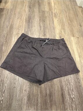 Athleta striped board shorts in charcoal gray